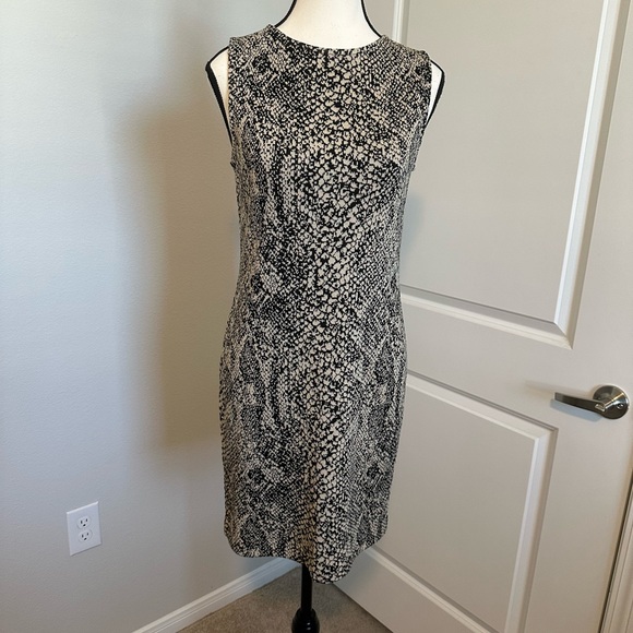 Vintage St. John Collection Marie Gray Knit Sheath Dress Size 2